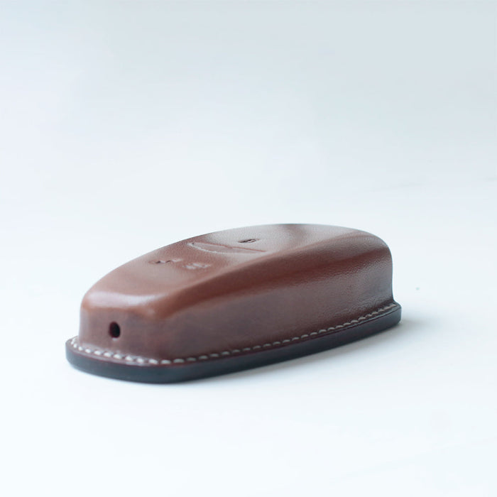 Handmade leather key case for Aston Martin DB11 and DBS – minimalist and durable design
