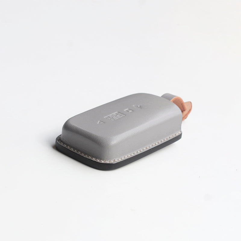 Rolls-Royce hand-stitched leather key pouch – artisan craftsmanship for Phantom Ghost Cullinan

