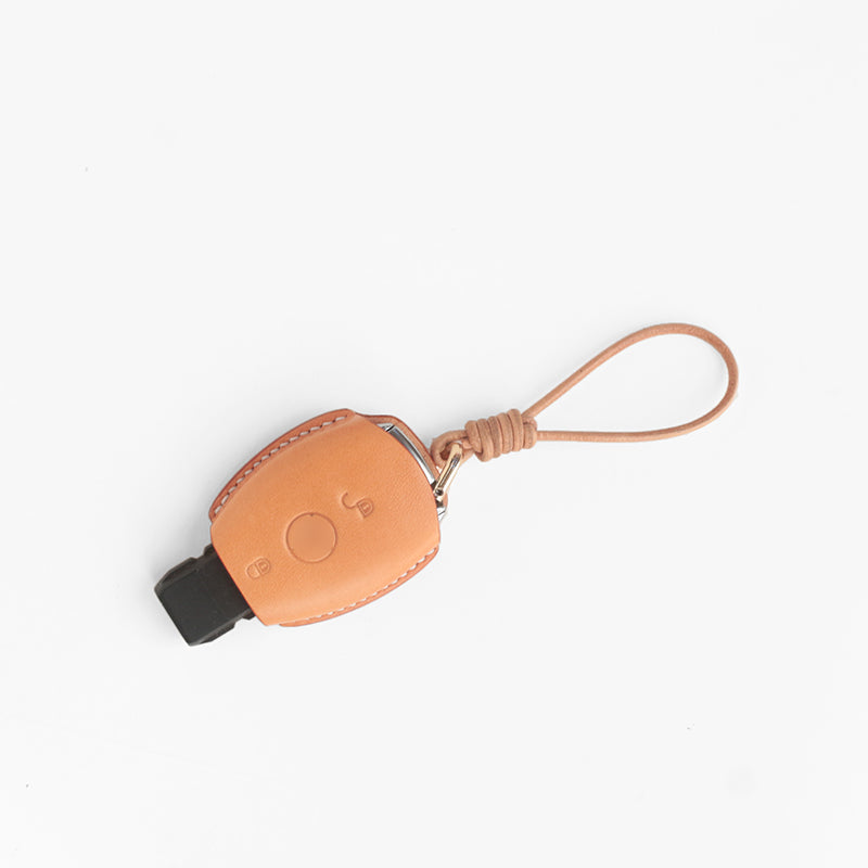 Clean, unbranded minimalist leather key case for Mercedes-Benz handcrafted by TanGear